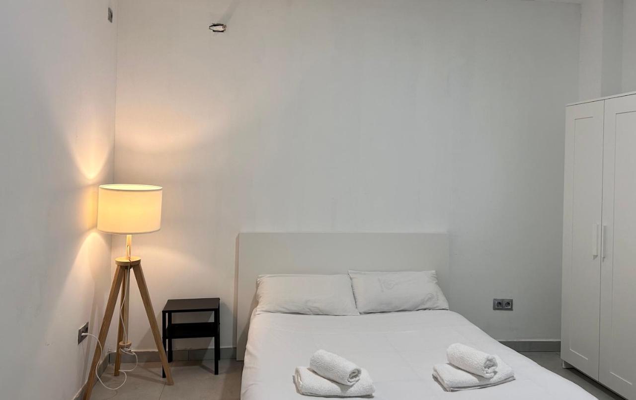 Hostel Ramon Lujan 91 Madrid Exteriér fotografie